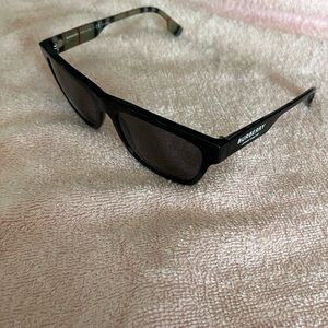 Burberry Classic Black Sunglasses for women’s